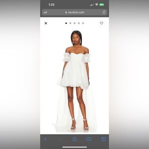 Selkie XRevolve The Runway Puff in Ivory